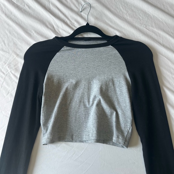 SHEIN two tone Raglan sleeve top - Picture 1 of 3